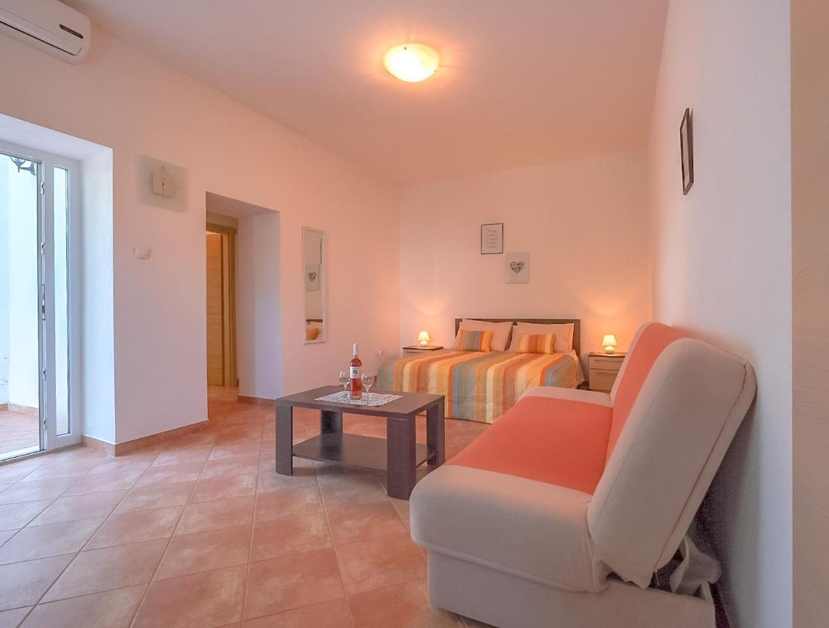 Apartmani Nina Rovinj Buitenkant foto